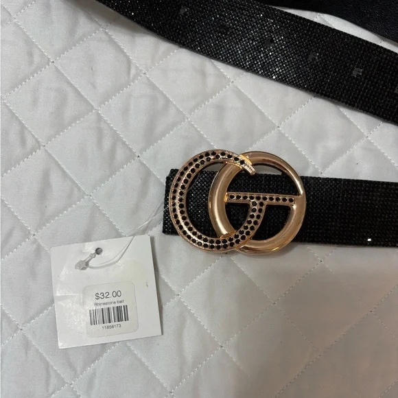 Black knock-off Gucci women’s belt - Picture 2 of 5